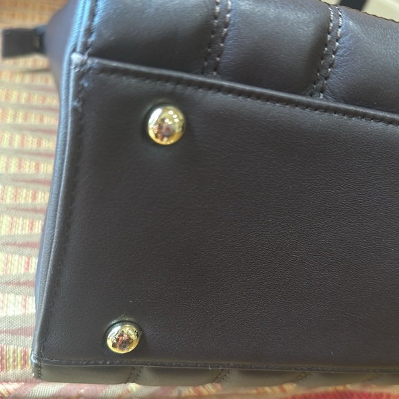 St John leather quilted luxury handbag in chocolate brown. 3 inside pockets. - Picture 6 of 9